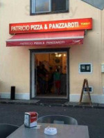 Patricio Pizza & Panzzaroti inside