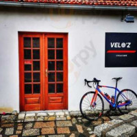 Velo'z Cycle Cafe outside