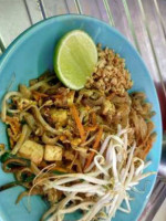 Dee Thai Food Truck food