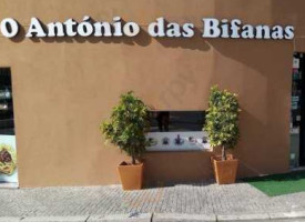 Antonio Das Bifanas outside