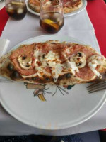 Tuga Pizzaria food