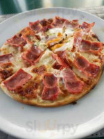 Raffaeles Pizzaria food