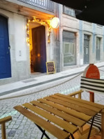 Cafe Almada outside