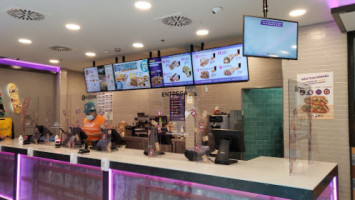 Taco Bell Colombo inside