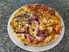Pizzeria Osolemio food