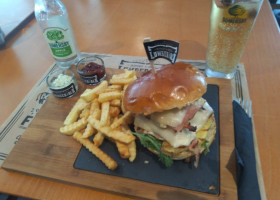 Lumberjack Burger Beer inside