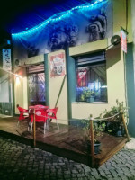 Barba Azul Cafe Creparia outside