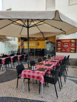 Pizzaria Da Vila outside