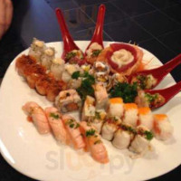 Sushisan Galerias food