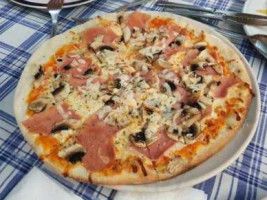 Pizzaria O Constantino food