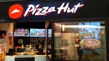 Pizza Hut Evora Plaza food