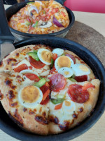 Pizza Hut Cais Gaia food