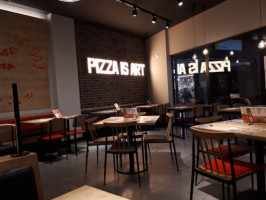 Pizza Hut Evora Plaza inside
