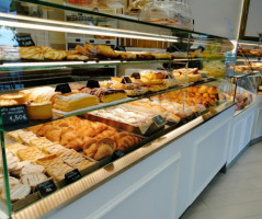 Viana Confeitaria food