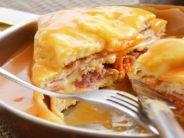 Francesinha E Pra Se food