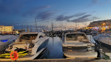 Luna Rossa outside