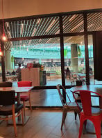 Pizza Hut Strada Outlet inside