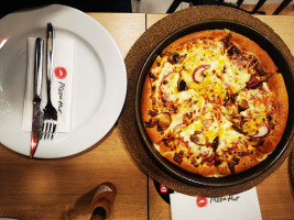 Pizza Hut Charneca Da Caparica food