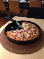 Pizza Hut Cais Gaia food