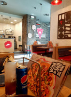 Pizza Hut Alegro Setubal food