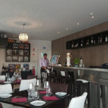 Moo Bar & Grill Dentro