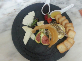 Rui's Steakhouse food