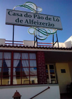 Casa Do Pão De Ló De Alfeizerão outside