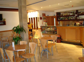 Café Vitória inside