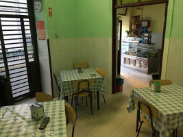 Café Almeida inside