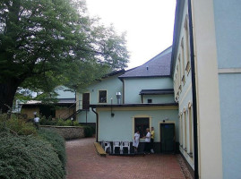 Bohemian Inn Exterior