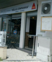 Bola Companhia outside