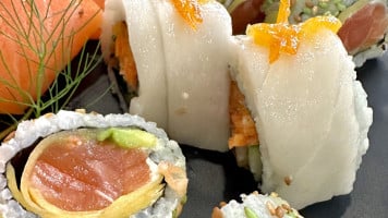 100% Sushi food