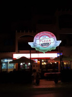 La Pizza Factory outside