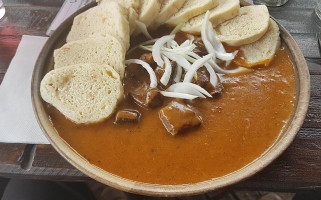 Památník, Pivovar, Hradní Restaurace A Muzeum Vítek Z Prčice Comida