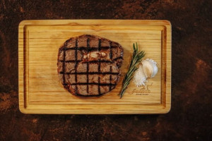 Faaron Steakhouse food