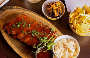 Faaron Steakhouse food