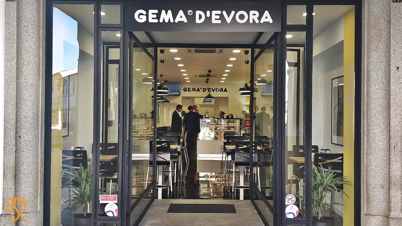 Gema D'evora Outside