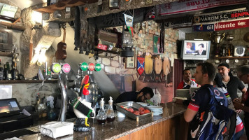 Taberna Do Simoes inside