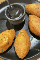 Em Canto food