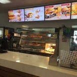 Bom Gosto Alimentos À l'intérieur