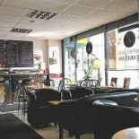 Pizza House Pizzaria E Hamburgueria À l'intérieur