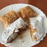 Pastelaria Fãozense food