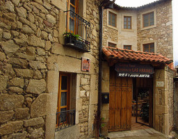 Tasquinha Leitao outside
