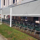 Cafe Meio Metro Exterior