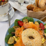 Raffi's Bagels Comida