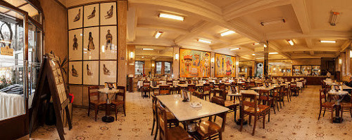 Café Guarany inside
