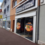 Gin Lovers Exterior