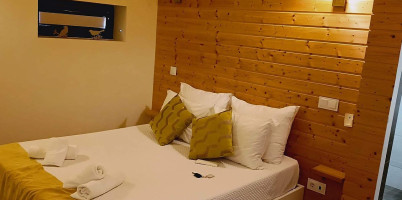 Apadeira Caffe inside