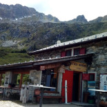 Hûm«»hûm Exterior