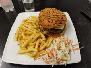 Runway's Edge Tavola Calda And Pizzeria